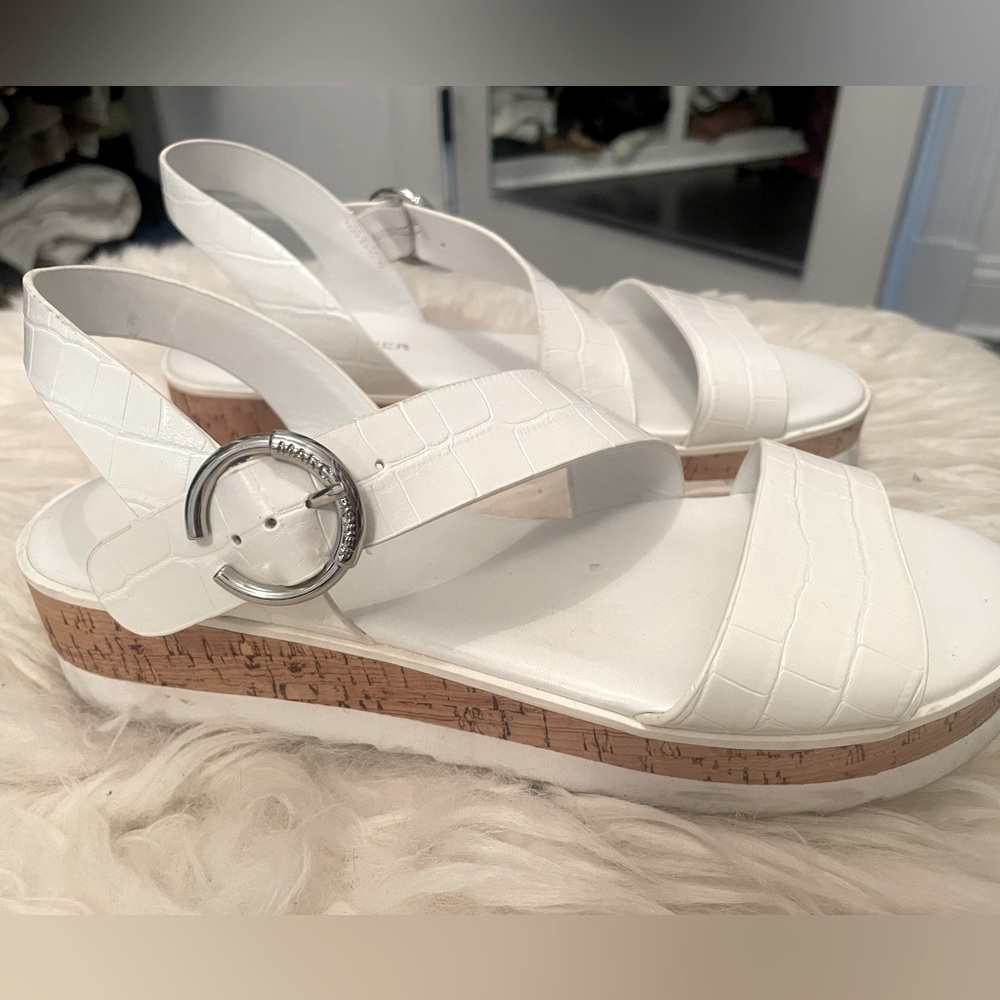 Marc Fisher like new white sandals size 7